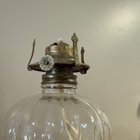 Vintage Oil Lamp Ribbed Glass Acorn Hurricane Pedestal 17” tall Scalloped MCM‎ - Picture 9 of 9